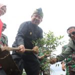 Bantu Citarum Harum, Pemkot Tanam 380 Pohon di Bantaran Sungai