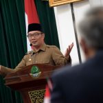Gubernur Beri Penghargaan Kepada 20 Sekolah Sehat Jawa Barat 2018