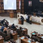 100 Anggota DPRD Jabar 2014-2019 Dapat Pin Emas Buat Kadeudeuh