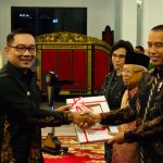 Presiden Jokowi Serahkan TKDD 2020 untuk Jabar