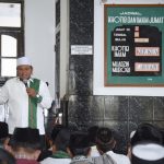 Jumatan di Masjid Agung Darmaraja, Kang Uu Ajak Warga Perkuat Fondasi Bangun Jabar
