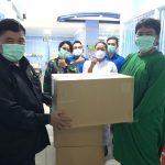 Demokrat Lawan Corona, Sugianto Nangolah Serahkan Bantuan 100 Pcs Pakaian APD Untuk Dokter, Perawat dan Paramedis di RS Salamun Bandung