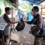Ridwan Kamil Salurkan Bantuan kepada Warga Kabupaten Bekasi Terdampak PPKM Ridwan Kamil Salurkan Bantuan kepada Warga Kabupaten Bekasi Terdampak PPKM
