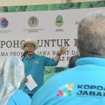 Ridwan Kamil Bersama Bupati dan Wali Kota di Jabar Tanam 10 Juta Pohon