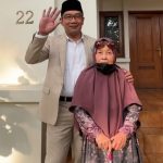 HARI IBU: Cara Ridwan Kamil Bahagiakan Sang Bunda
