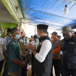 Gubernur Ridwan Kamil Salurkan Bantuan kepada Warga Bogor Terdampak Longsor Gubernur Ridwan Kamil Salurkan Bantuan kepada Warga Bogor Terdampak Longsor