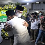 Ridwan Kamil Takziah ke Rumah Ayahanda Emil Dardak