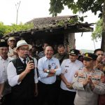 Ridwan Kamil Kunjungi Warga Terdampak Banjir di Lebak, Salurkan Bantuan Kemanusiaan dari Bank bjb Rp500 Juta