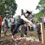 Gubernur Ridwan Kamil Iringi Pemakaman Anak Korban Gempa Cianjur, Alinda Tak Selamat saat Bermain di Teras