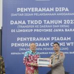Pemdaprov Jabar Serahkan DIPA dan TKD 2023 kepada Seluruh Bupati/Wali Kota dan Satker Se-Jawa Barat