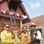 5 TAHUN JABAR JUARA: Gubernur Ridwan Kamil Resmikan Tapal Desa Leuit Juara di Kabupaten Cirebon