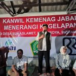 Kanwil Kemenag Jabar, FEBI UIN Bandung dan BRI Terangi 50 Rumah di Indramayu dengan Teknologi Solar Cell