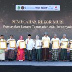 Pemakaian Sarung Tenun oleh ASN Terbanyak, Jabar Pecahkan Rekor Muri