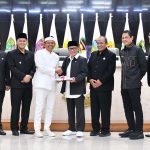 Gubernur Dedi Mulyadi Sampaikan LKPJ 2024, Apresiasi Kepada Bey Machmudin Gubernur Dedi Mulyadi Sampaikan LKPJ 2024, Apresiasi Kepada Bey Machmudin