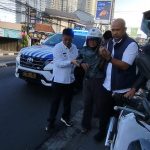 Wagub Jabar Menolong Pengendara Kecelakaan dalam Perjalanan ke Gedung Sate