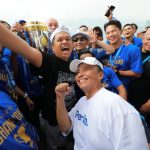 KDM Lepas Pawai Kemenangan Persib yang Disambut Ribuan Bobotoh
