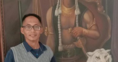 UMMAT DAN BANGSA: Paradoks Indonesia Dalam Perspektif Politik Historiografi