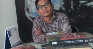 POLITIK HISTORIOGRAFI: Siapa yang Menentukan Apa yang Kita Ingat sebagai Sejarah?
