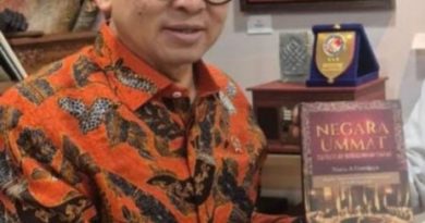 KETIKA SEJARAH MASUK KE SEKOLAH: Dari Politik Narasi Hingga Pemutusan Sanad Historiografi, 1968-2006 KETIKA SEJARAH MASUK KE SEKOLAH: Dari Politik Narasi Hingga Pemutusan Sanad Historiografi, 1968-2006